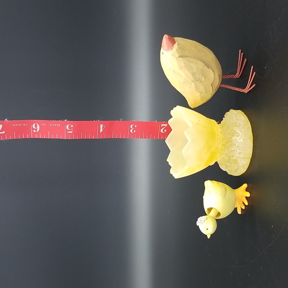 2 Decorative Wood Spring Baskets with 18 Decorative Eggs 5 Chicks & 1 Eggholder - Picture 4 of 15